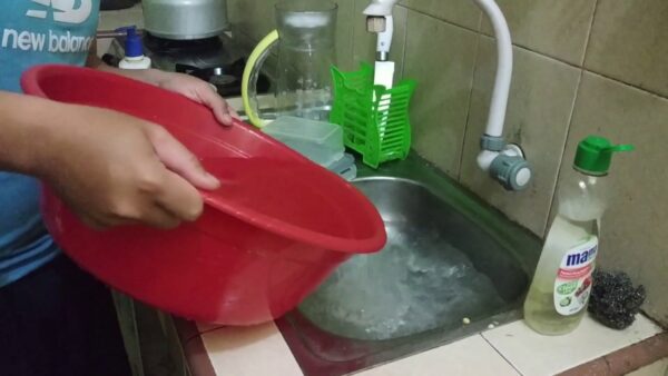 Tips atasi wastafel tersumbat